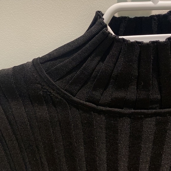 Babaton mock neck shirt - Picture 3 of 3